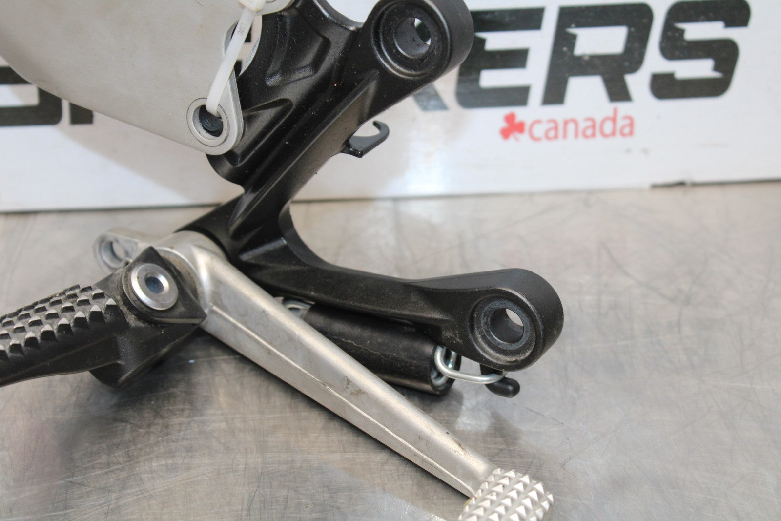 21-23 KAWASAKI NINJA ZX6R RIGHT REARSET REAR SET DRIVER FOOT PEG REST STOP BB179