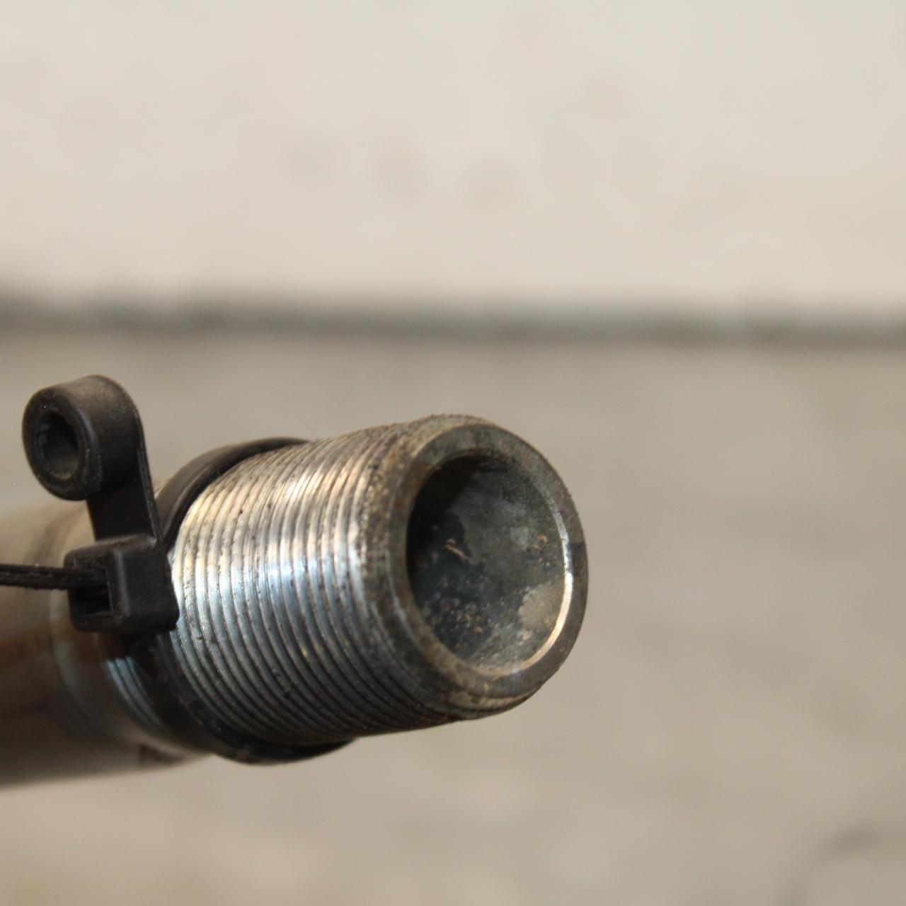 21 KAWASAKI NINJA ZX6R FRONT WHEEL RIM AXLE PIVOT BOLT 41068-0599 BB647