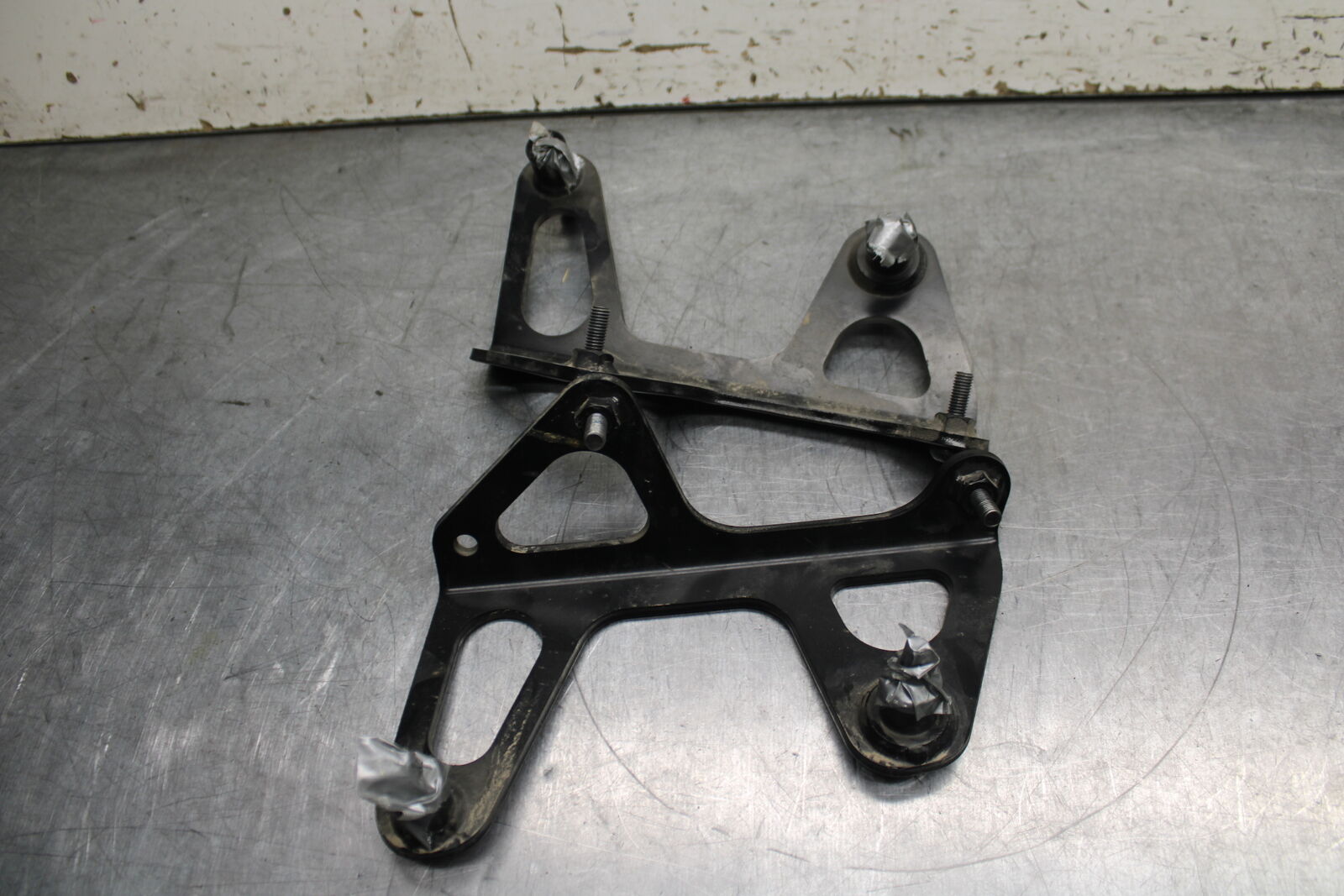 14 HONDA CTX1300A SADDLEBAG CASE MOUNTING BRACKET MOUNT BB732