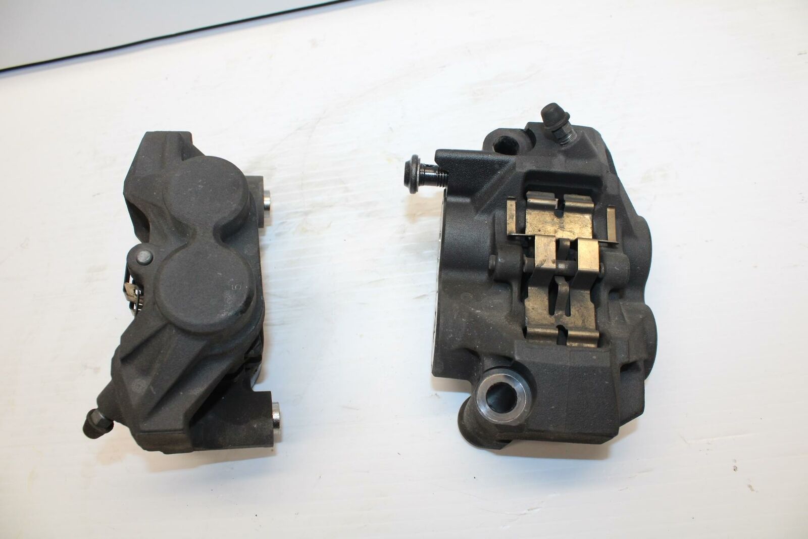 08-16 YAMAHA YZF R6 RIGHT LEFT FRONT BRAKE CALIPER SET PAIR CALIPERS BB247