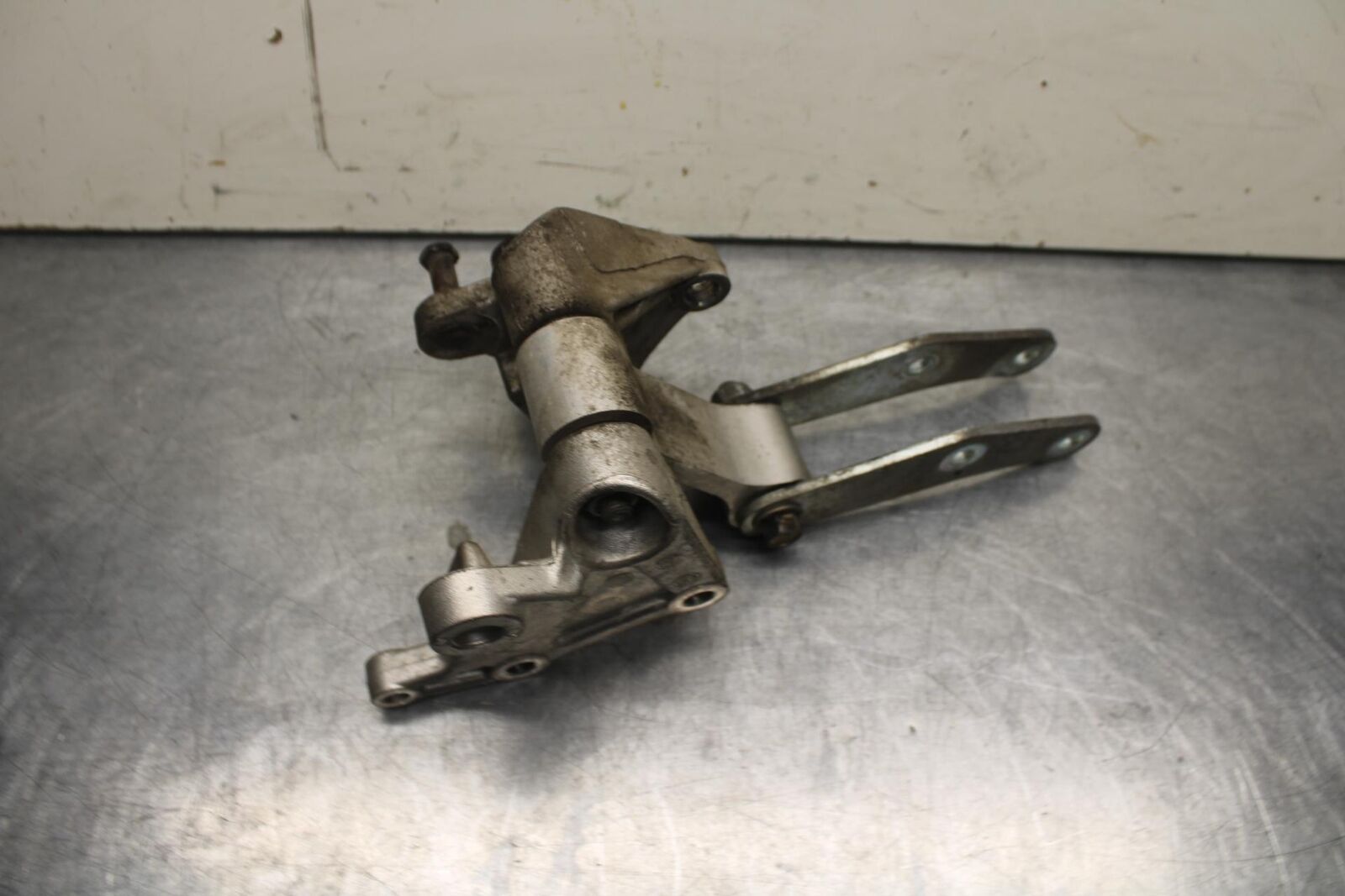 2004 Honda CBR600F4i REAR DOGBONE SHOCK LINKAGE LINK BB606