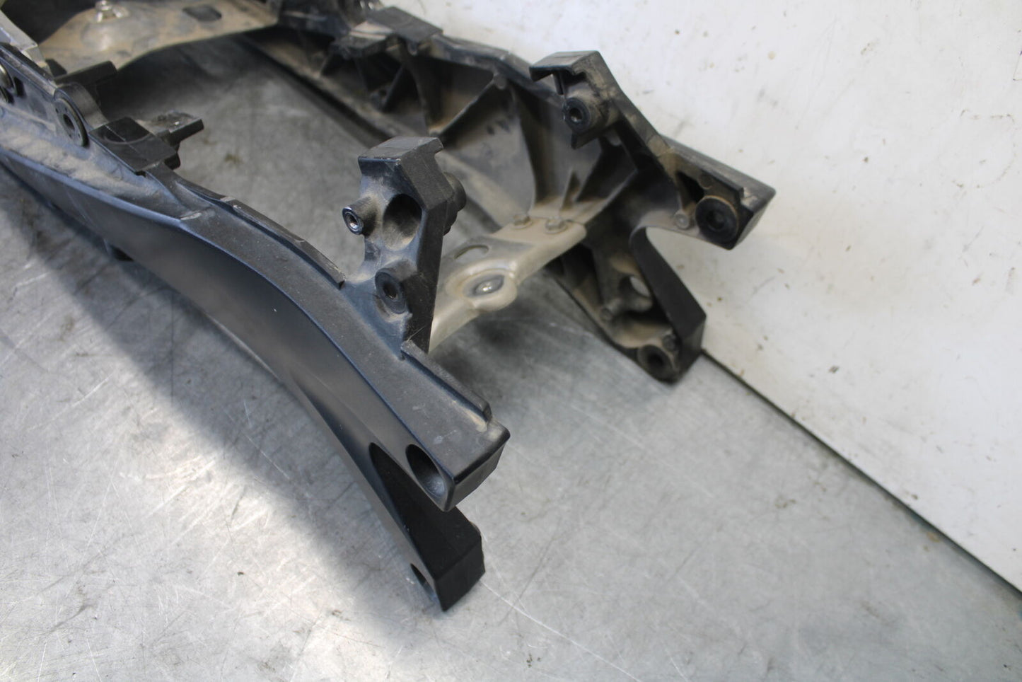 06-07 SUZUKI GSXR 600 REAR SUBFRAME BACK SUB FRAME BB694