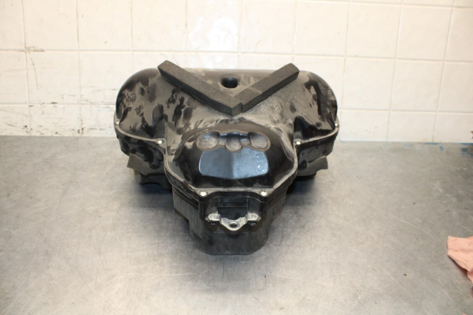 2012 Yamaha FZ8 AIRBOX AIR INTAKE BB550