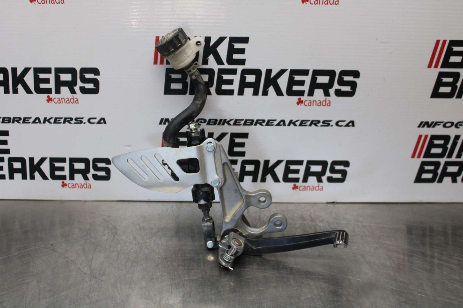 11-22 SUZUKI GSXR 600  RIGHT REARSET REAR SET DRIVER FOOT PEG REST STOP BB193