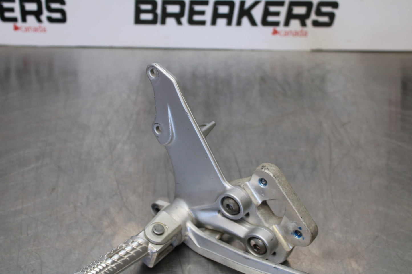 06-07 SUZUKI GSXR 600 RIGHT REARSET REAR SET DRIVER FOOT PEG REST STOP BB170