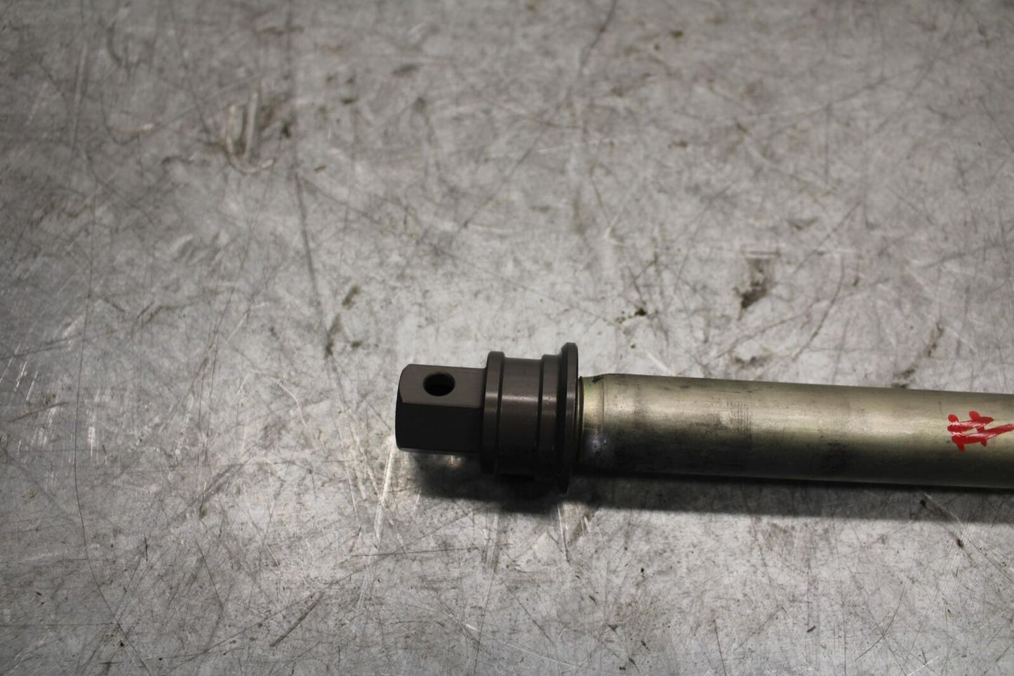 2017 Suzuki GSXR600 FRONT WHEEL RIM AXLE PIVOT BOLT 54711-14J00 BB527