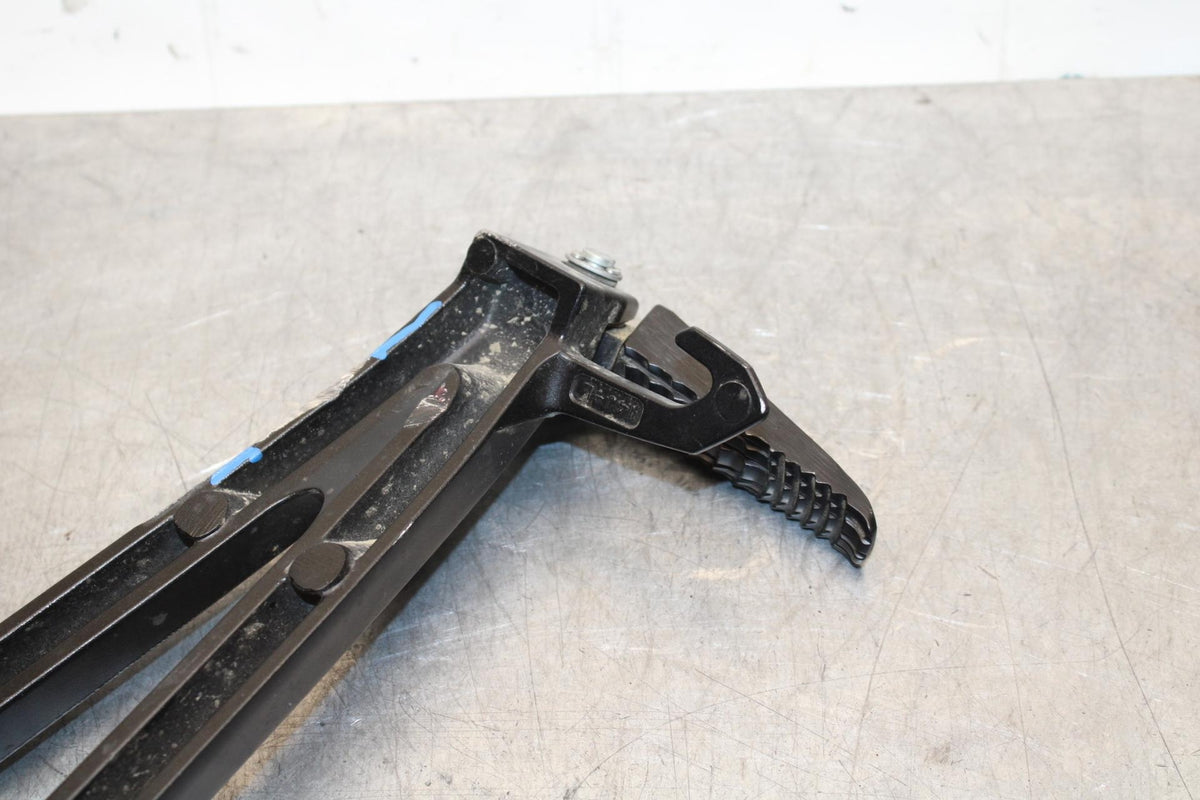 11-23 SUZUKI GSXR 600 LEFT REAR BACK PASSENGER PEG BB582