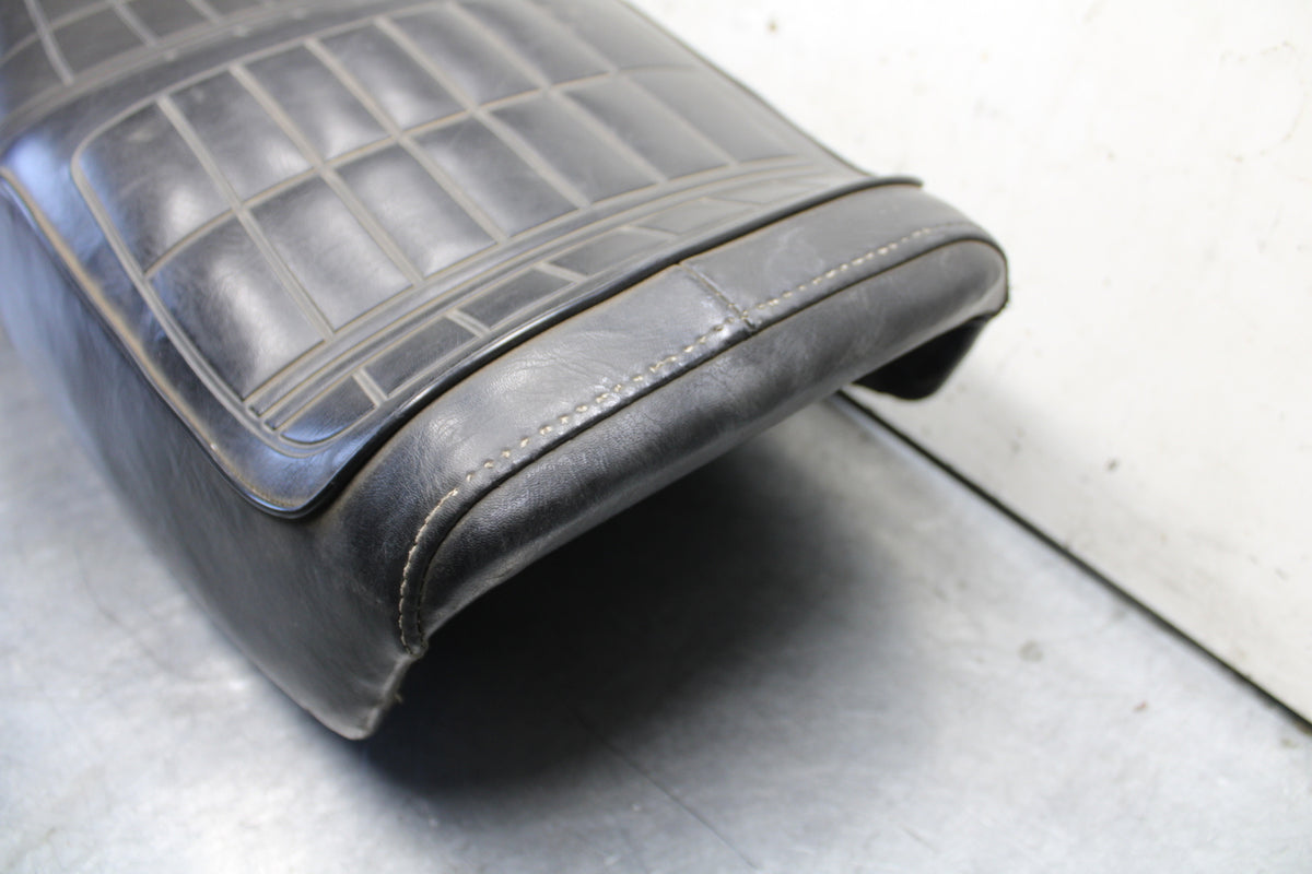 82-83 YAMAHA MAXIM 750 FRONT DRIVERS SEAT BB671