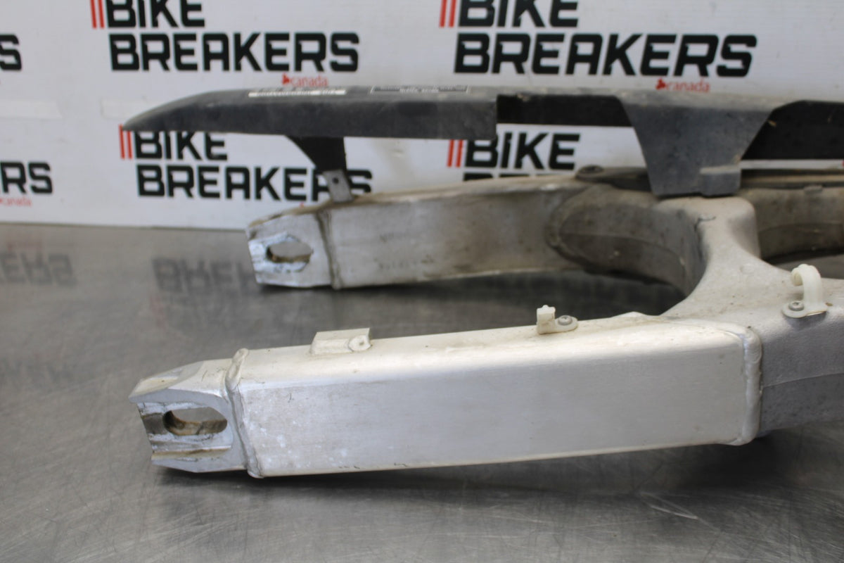 98-05 HONDA SUPER HAWK 1000 VTR1000F REAR SWINGARM SUSPENSION SWING ARM BB924