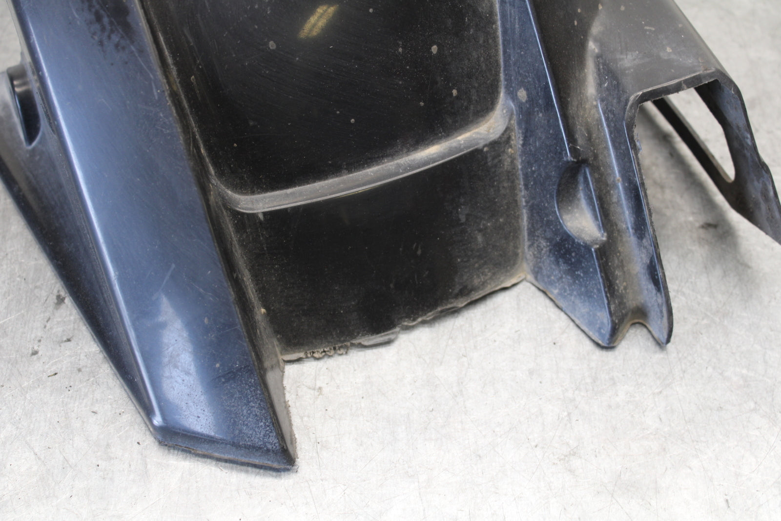 03-04 KAWASAKI NINJA ZX6RR REAR BACK WHEEL TIRE HUGGER FENDER BB684