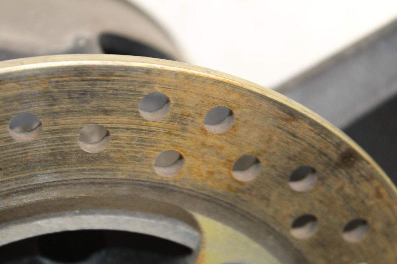 2000 Kawasaki Ninja ZX12R ZX1200A REAR ROTOR AND WHEEL RIMBRAKE DISC  BB565