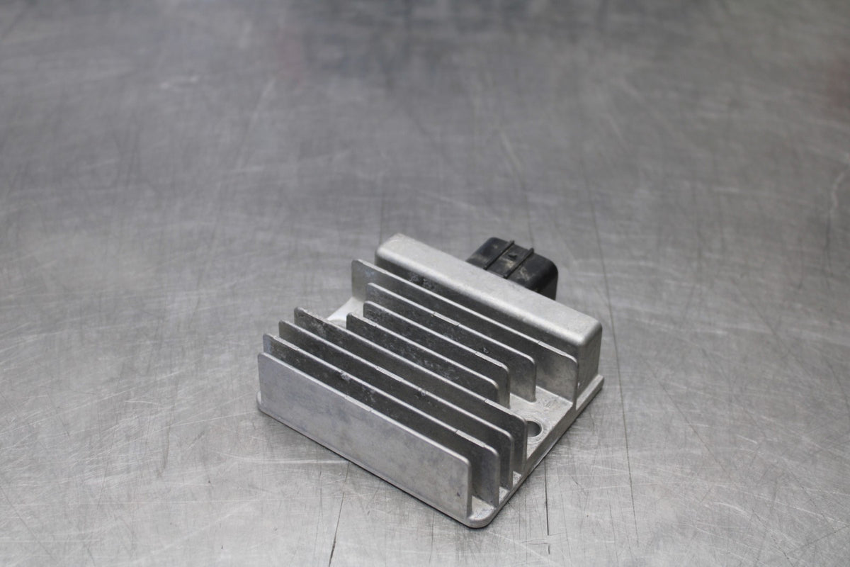 23-26 KAWASAKI NINJA ZX4RR RECTIFIER VOLTAGE REGULATOR BB898