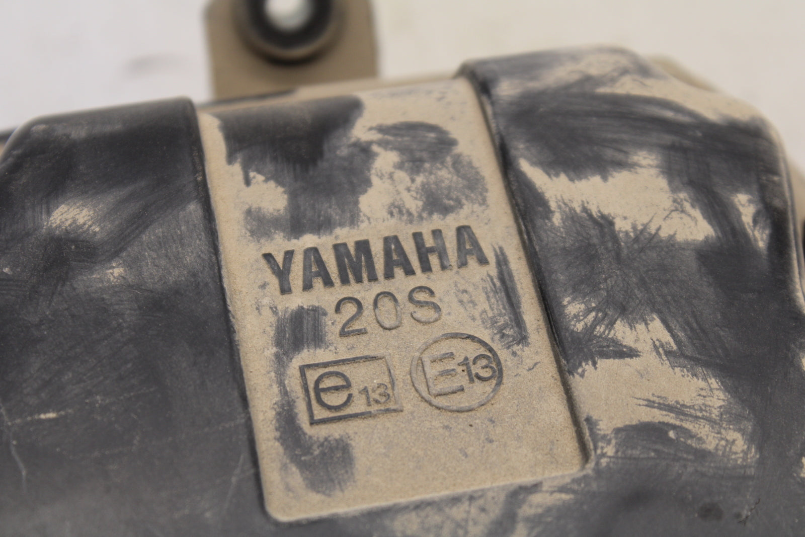 09-15 YAMAHA FZ6R AIRBOX AIR INTAKE FILTER BOX  BB686