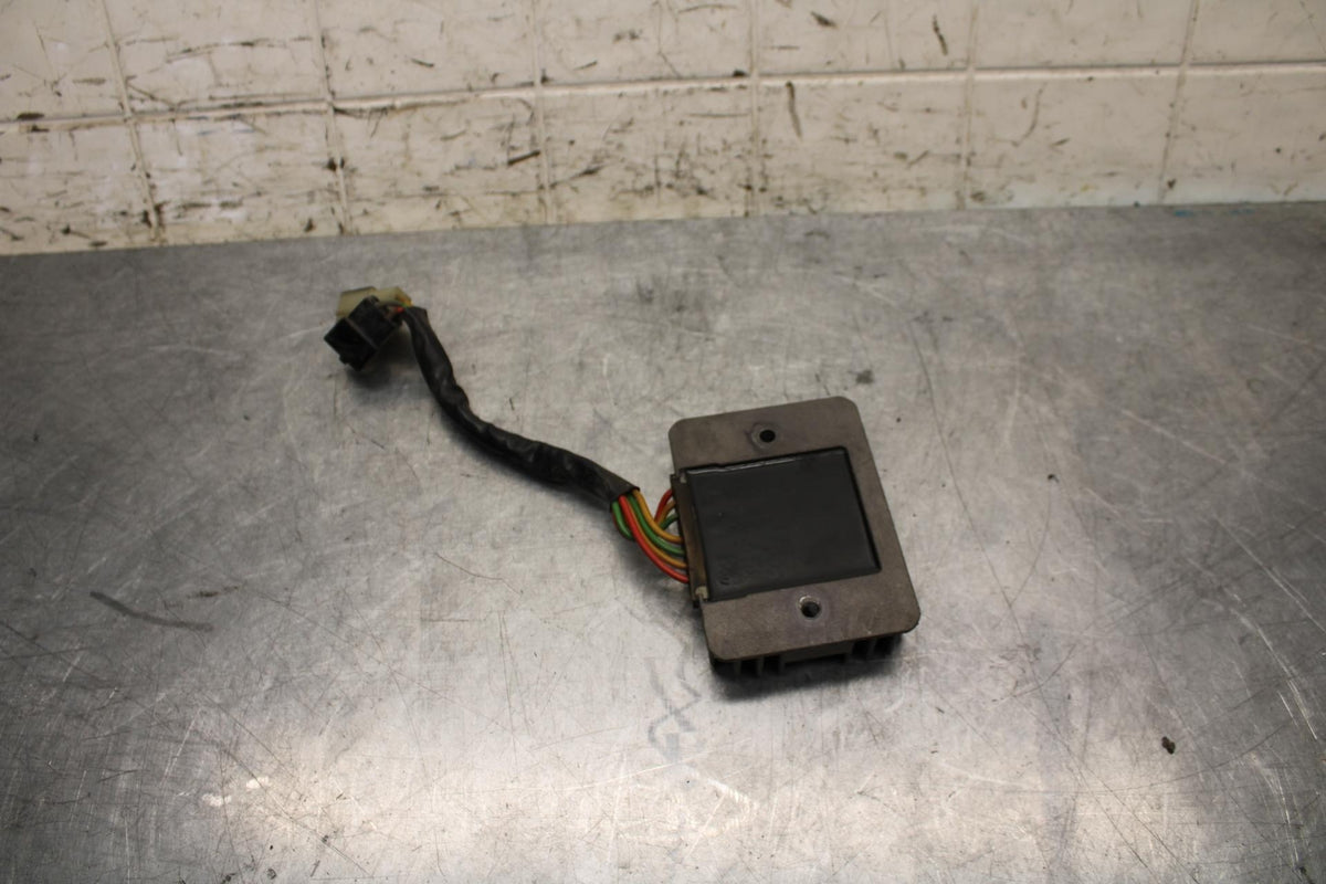 2005 Ducati Monster S2R RECTIFIER VOLTAGE REGULATOR BB557