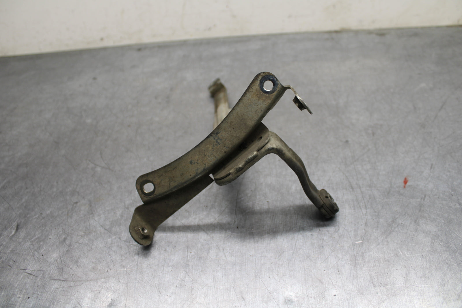 09-11 SUZUKI GSXR1000 OIL COOLER MOUNTING BRACKET MOUNT SUPPORT BB125