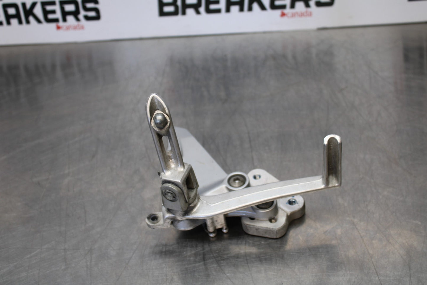 06-07 SUZUKI GSXR 600 RIGHT REARSET REAR SET DRIVER FOOT PEG REST STOP BB170