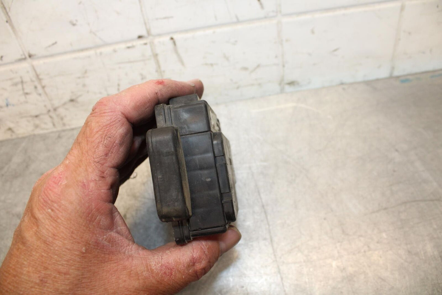 2001 Kawasaki Ninja ZX6 ZX600E RELAY ASSEMBLY FUSE BOXBB547