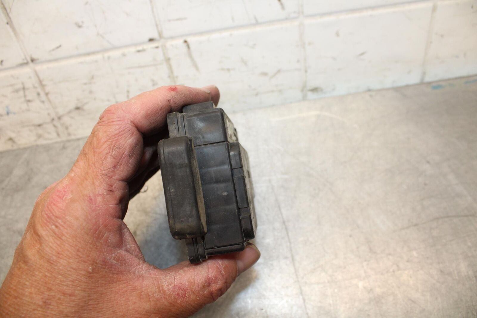 2001 Kawasaki Ninja ZX6 ZX600E RELAY ASSEMBLY FUSE BOXBB547