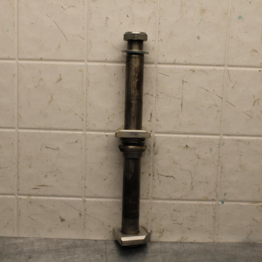 20 SUZUKI GSXR 1000 REAR AXLE BACK WHEEL RIM PIVOT BOLT AXEL BB597
