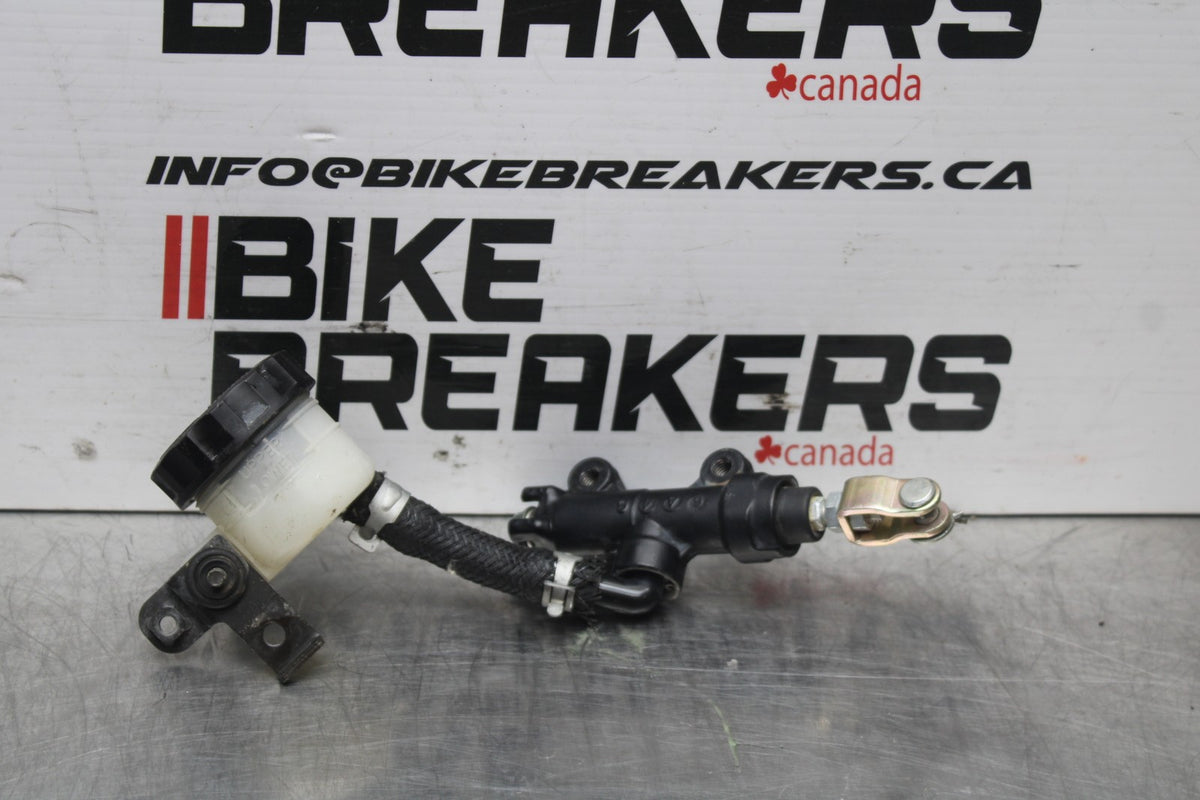 06 KAWASAKI VULCAN 900 REAR BACK BRAKE MASTER CYLINDER W RESERVOIR BB799