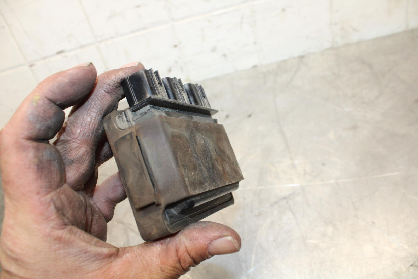 12-17 KAWASAKI NINJA 650 RELAY ASSEMBLY FUSE BOX 27002-0025 BB470