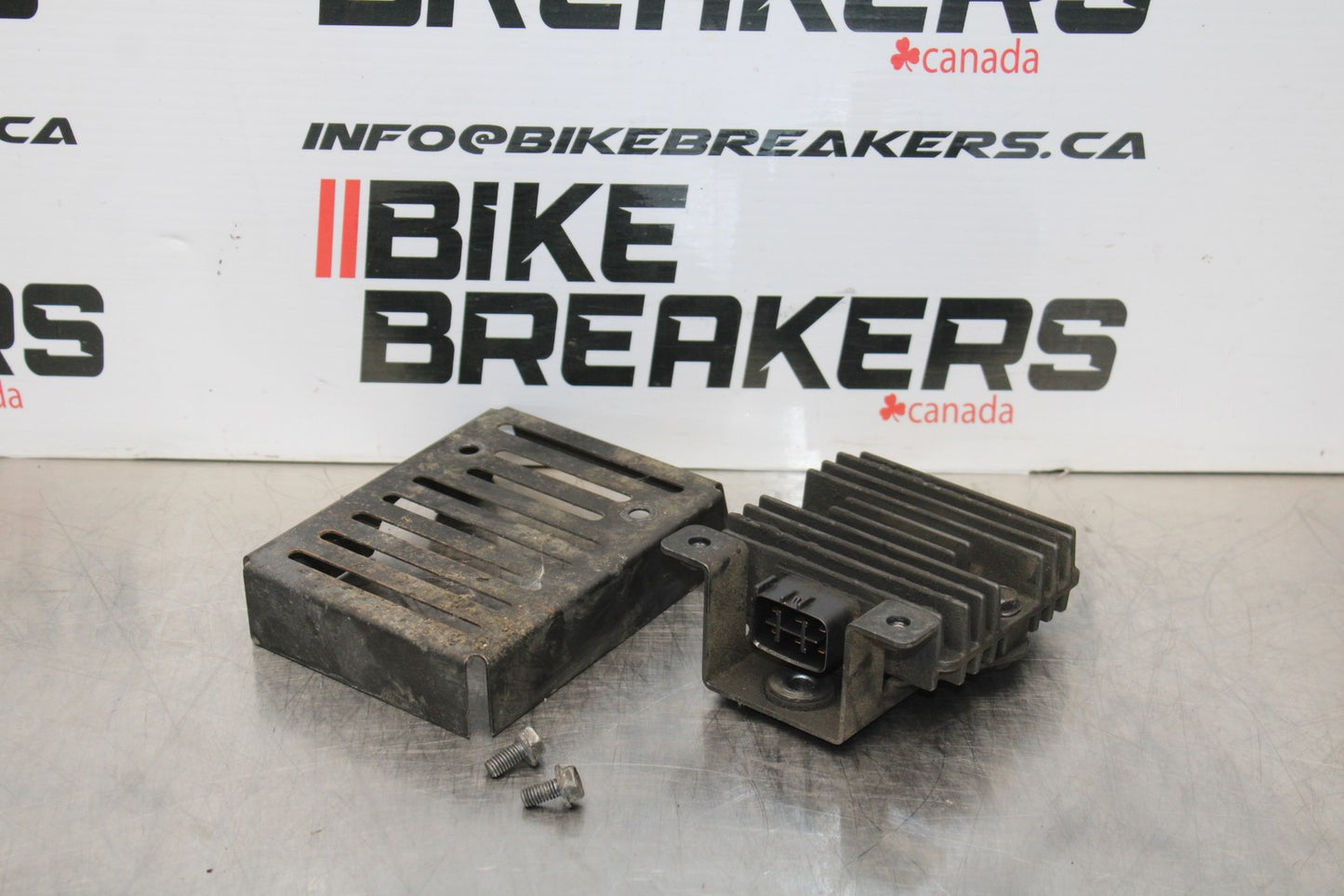 08 KAWASAKI VULCAN 900 RECTIFIER VOLTAGE REGULATOR & COVER BB184