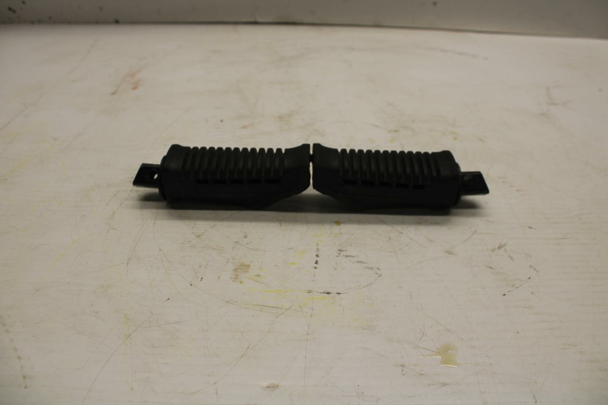 04-09 SUZUKI GS500F REAR BACK PASSENGER PEG SET PAIR  BB278