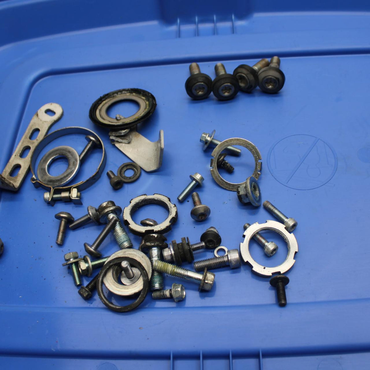 2013 Yamaha YZF R1 REAR BACK SUBFRAME SUB FRAME MOUNTING BOLTS HARDWARE  BB507