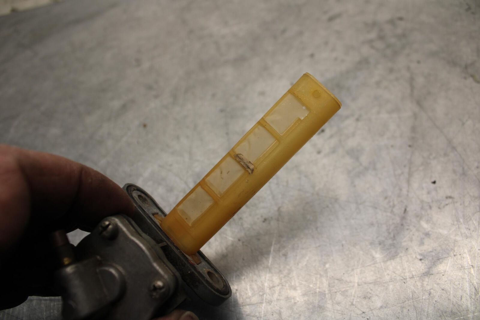 1984 Suzuki GS1150EF FUEL GAS TANK PETCOCK SHUT ON OFF VALVE BB29