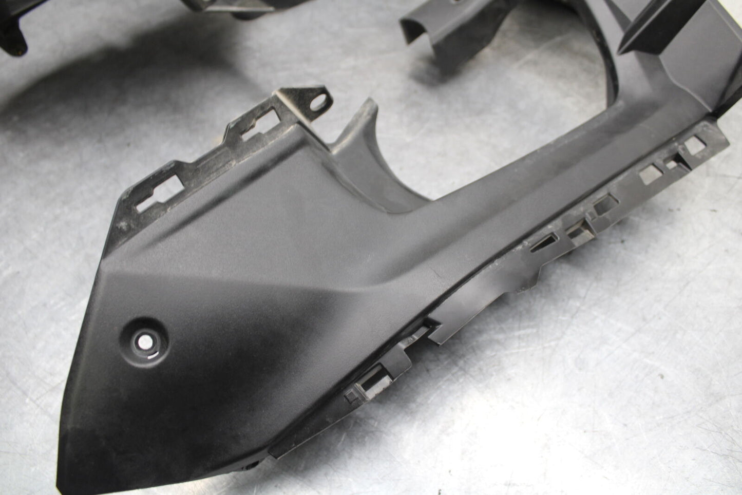 18-24 KAWASAKI NINJA 650 FRONT CENTER GAUGE COWL FAIRING BB725