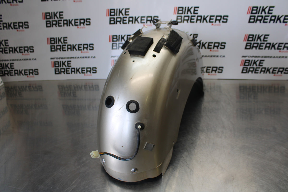09 YAMAHA ROYAL STAR XVZ1300TF VENTURE REAR BACK WHEEL FENDER MUD GUARD BB151