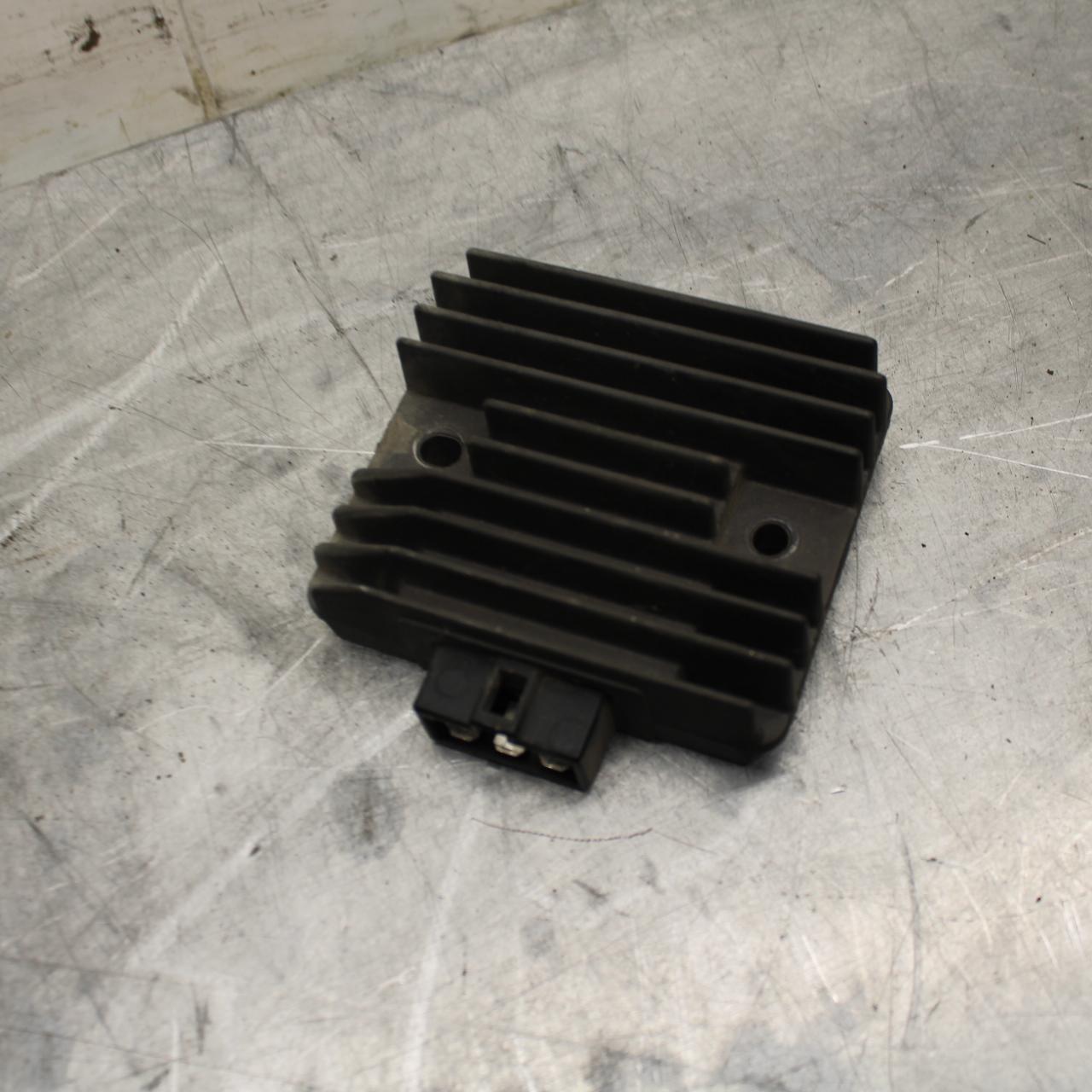 05 YAMAHA YZF R6S RECTIFIER VOLTAGE REGULATOR BB462
