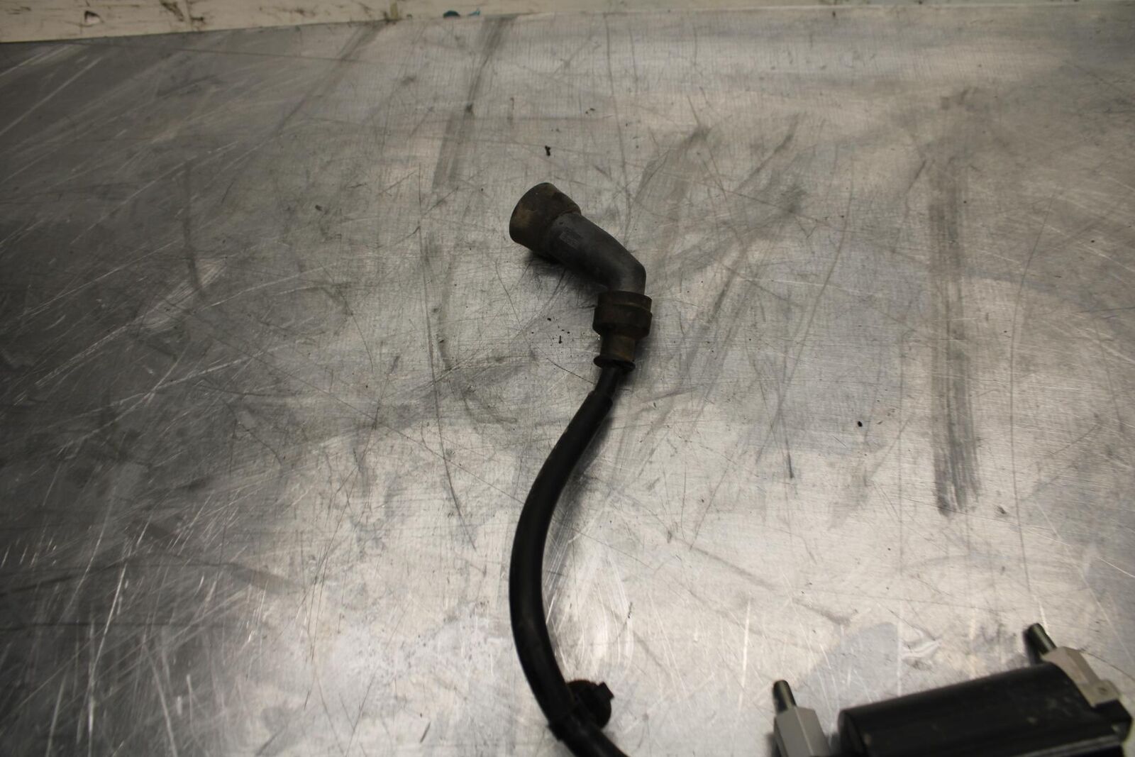 17-23 SUZUKI GSXR 250 GSX250RL8 IGNITION COIL SPARK PLUG CAP RIGHT BB490