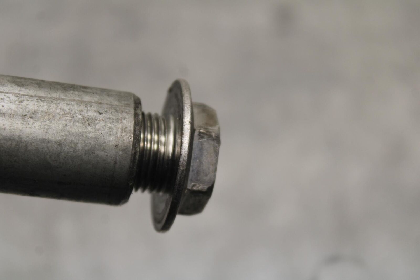 06-07 HONDA CBR1000RR FRONT WHEEL RIM AXLE PIVOT BOLT 44301-MCJ-000 BB99 #B