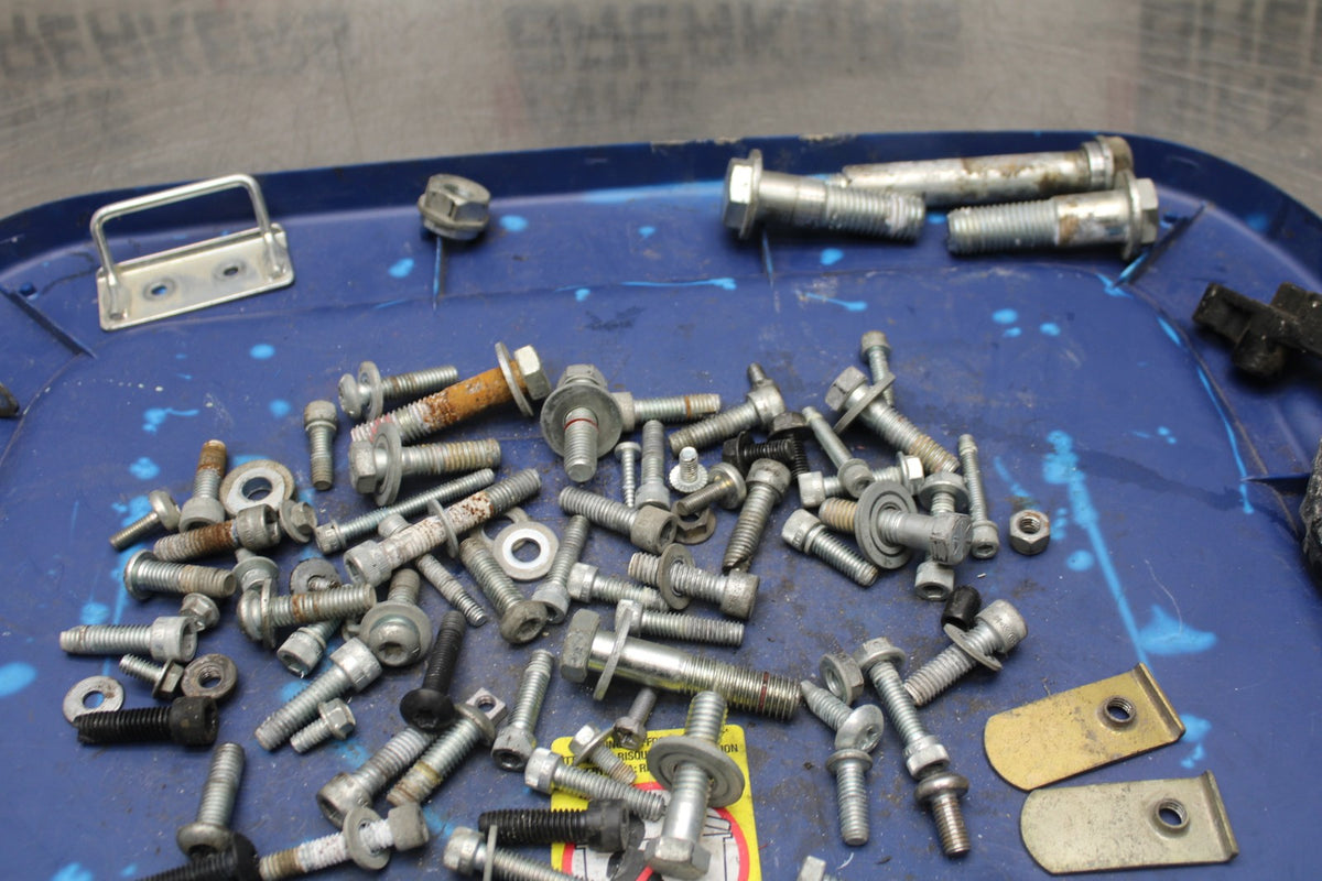 09 HARLEY-DAVIDSON SPORTSTER 1200 CUSTOM XL1200C MOUNTING BOLTS HARDWARE BB776