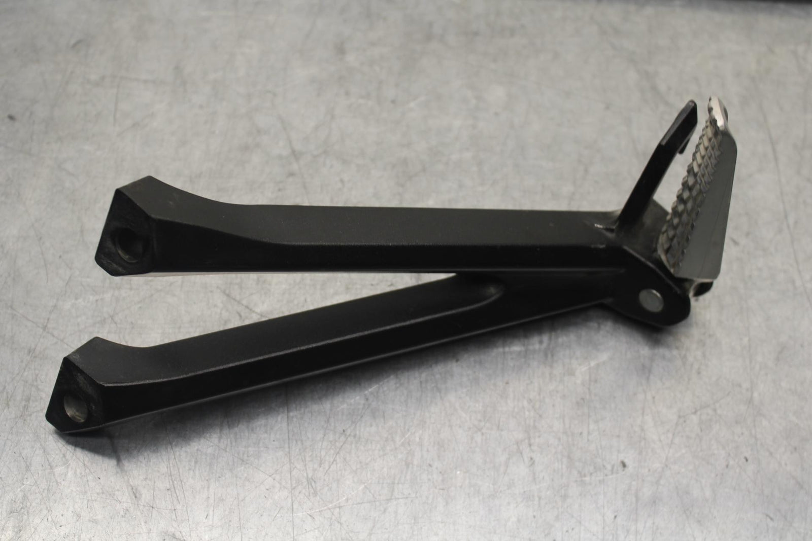 2011 Suzuki GSXR600 REAR BACK PASSENGER PEG SET PAIR BB602