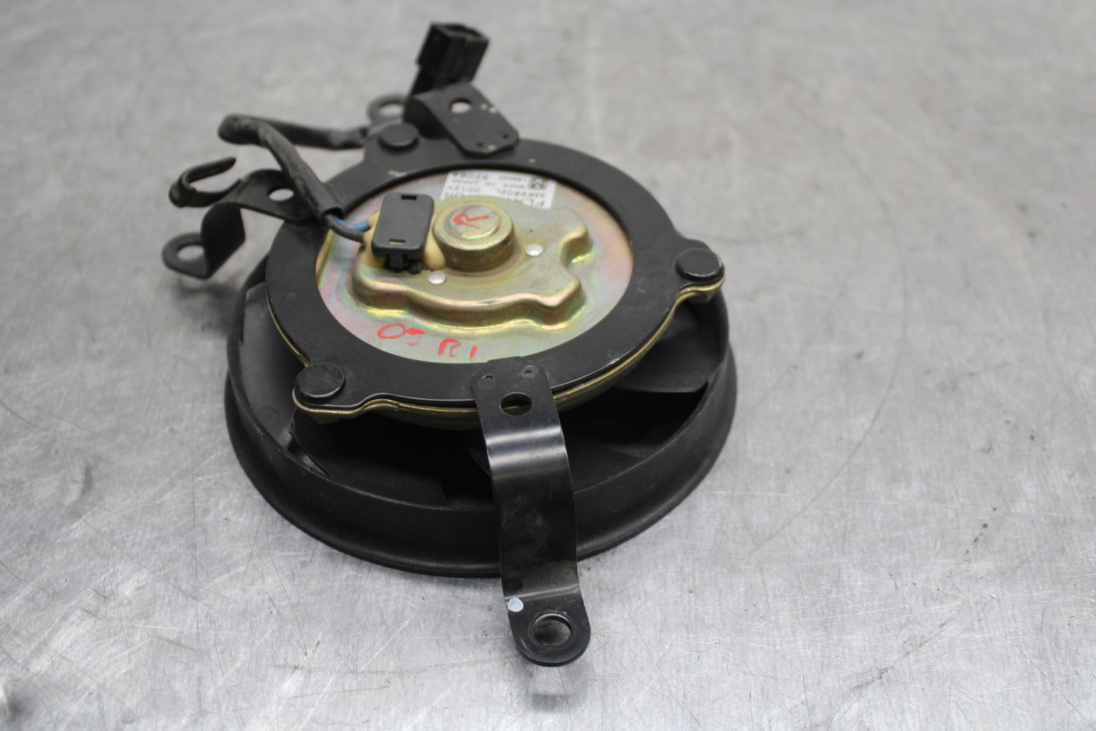 04-05 YAMAHA YZF R1 RIGHT ENGINE RADIATOR COOLING FAN MOTOR BB131