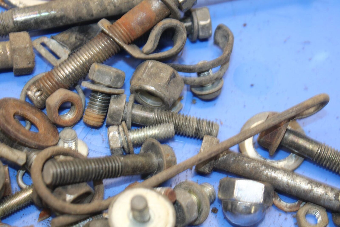80-83 SUZUKI GS750E ENGINE MOTOR MOUNTS AND MISCELLANEOUS BOLTS BB82