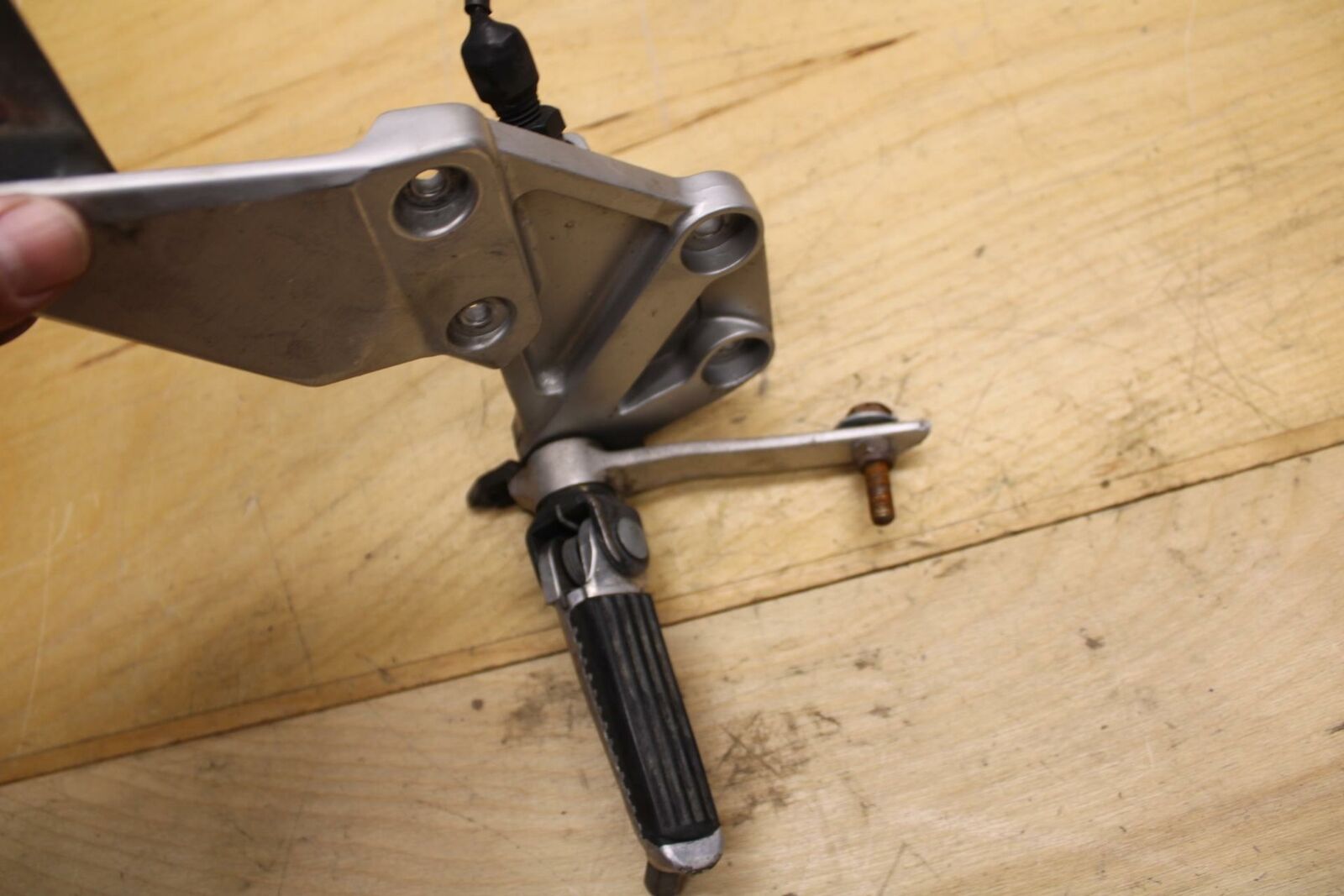 07-08 SUZUKI SV650 RIGHT REARSET REAR SET DRIVER FOOT PEG REST STOP BB316