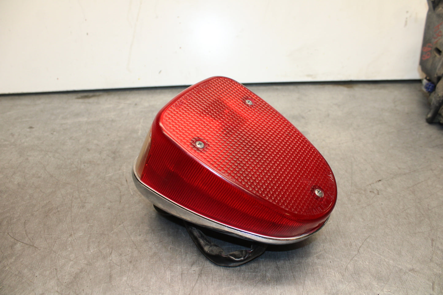 06-07 YAMAHA V STAR 1100 TAILLIGHT REAR TAIL BRAKE LIGHT BB124