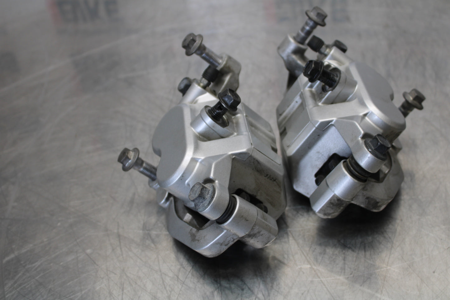 09 YAMAHA ROYAL STAR XVZ1300TF VENTURE RIGHT LEFT FRONT BRAKE CALIPER SET BB151