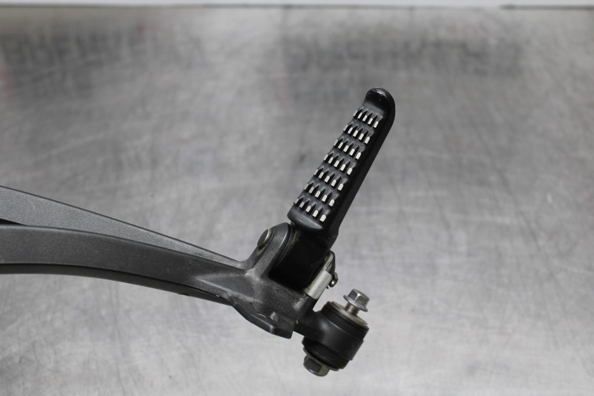 21-23 KAWASAKI NINJA ZX6R RIGHT REAR BACK PASSENGER PEG BB179