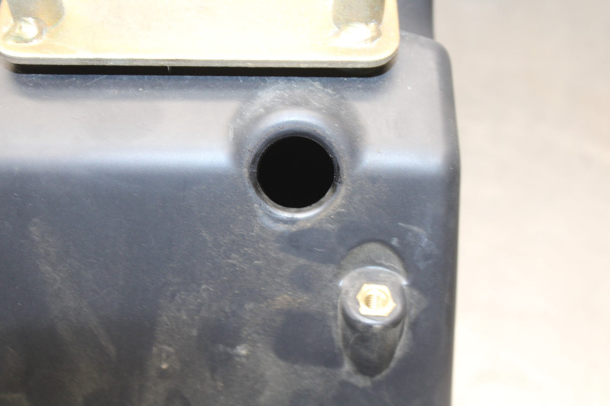 02 DUCATI MONSTER 620 AIRBOX AIR INTAKE FILTER BOX BB851