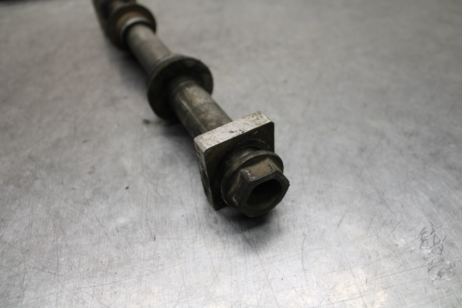 93-94 KAWASAKI NINJA ZX7R REAR AXLE BACK WHEEL RIM PIVOT BOLT AXEL BB122