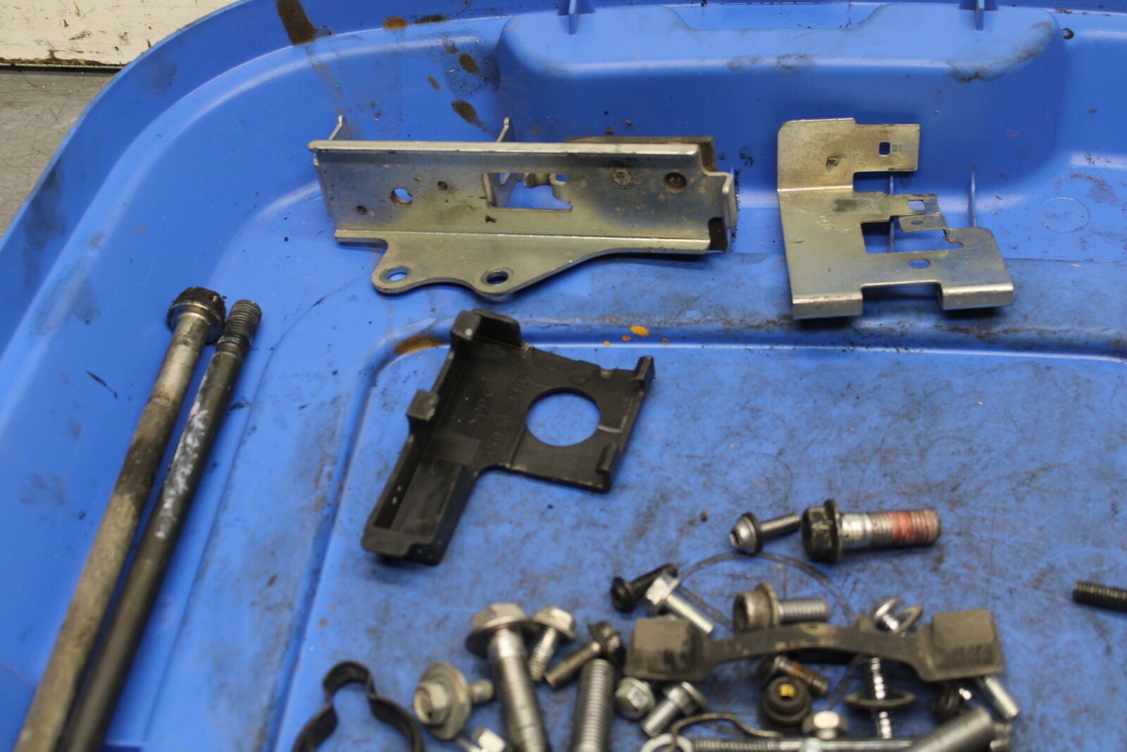 12-13 KAWASAKI Z1000 MOUNTING BOLTS HARDWARE MOTOR SCREWS BB743