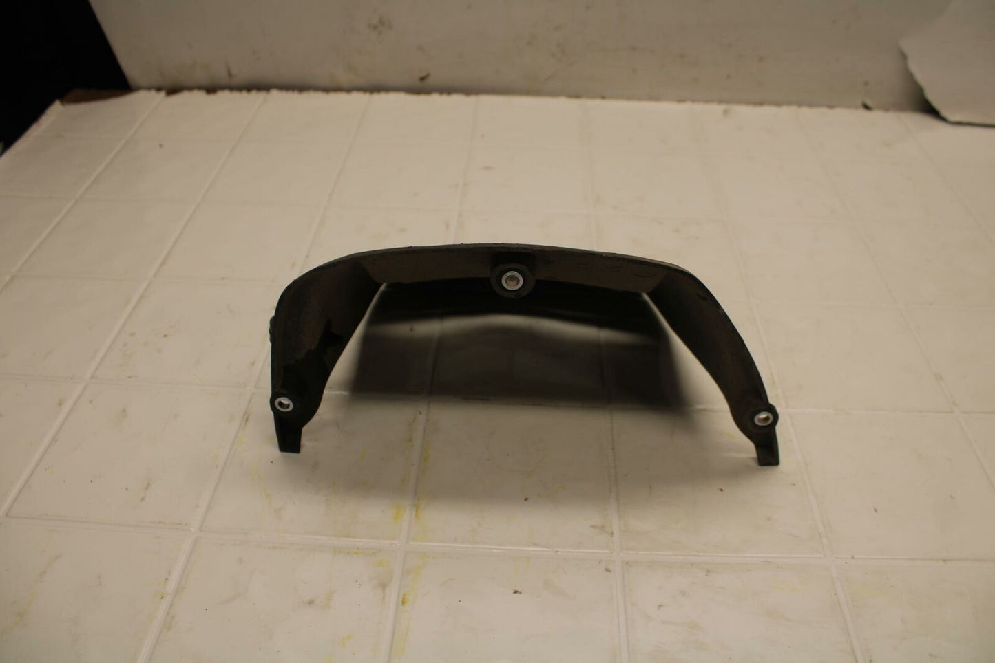 08-16 YAMAHA YZF R6 REAR BACK WHEEL TIRE HUGGER FENDER BB406
