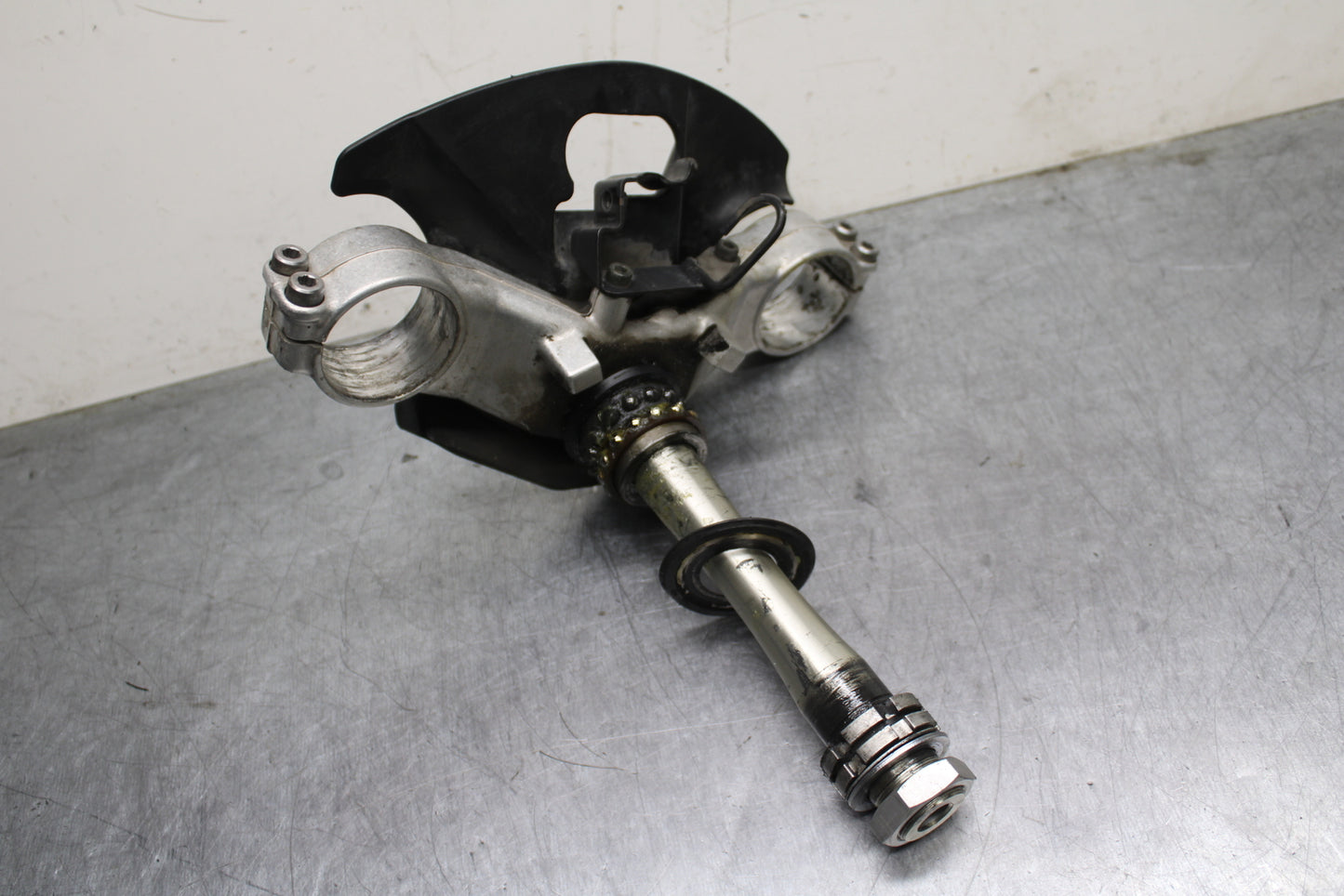 00-01 YAMAHA YZF R1 FRONT FORKS CLAMP LOWER TRIPLE TREE STEM BB755