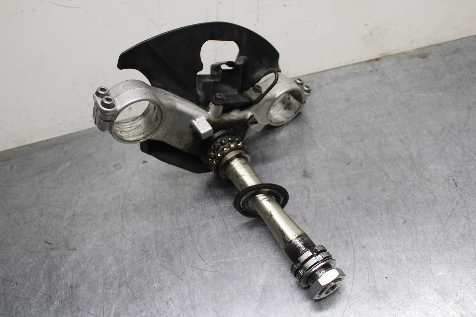 00-01 YAMAHA YZF R1 FRONT FORKS CLAMP LOWER TRIPLE TREE STEM BB755