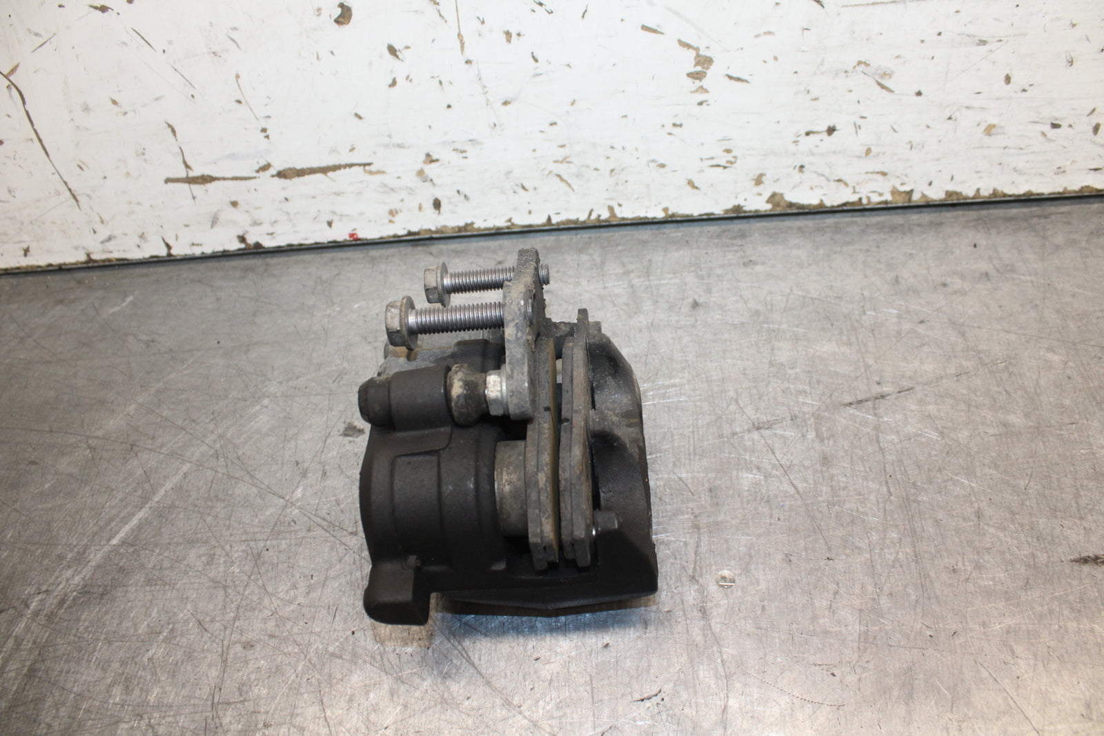 24 KAWASAKI NINJA 500 ABS RIGHT FRONT BRAKE CALIPER BB744