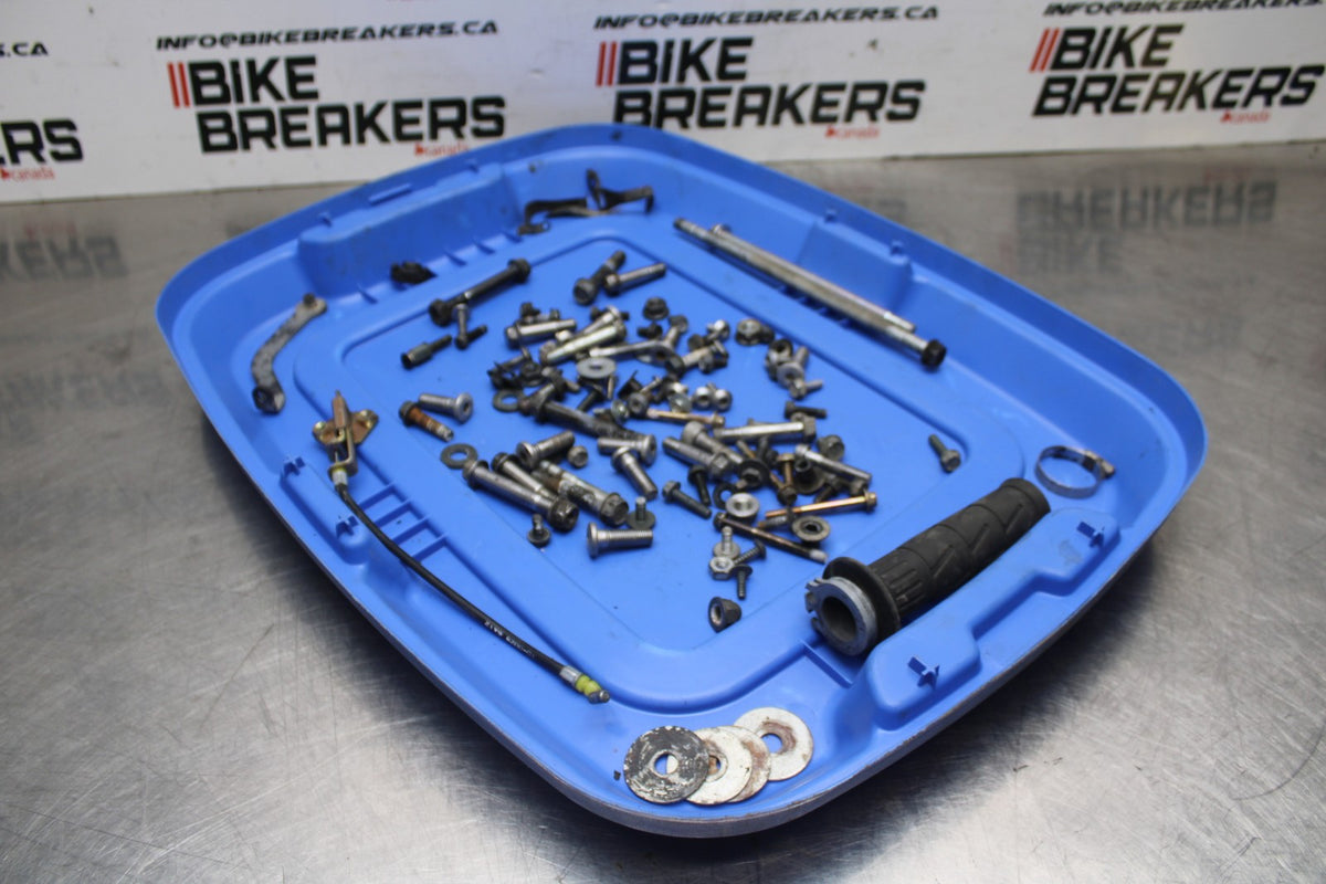 06 KAWASAKI Z750 BOLTS HARDWARE MOTOR SCREWS BB837